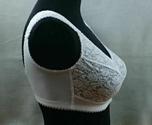 Lade das Bild in den Galerie-Viewer, BH mit viel Spitze und breiten Trägern, E-Cups, 75, 85, 90, 100 weiß (C146)