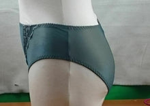 Lade das Bild in den Galerie-Viewer, Slip zu Push-Up-BH mit Stickerei, grün (C133S)