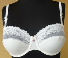 Lade das Bild in den Galerie-Viewer, Bügel BH Farbe creme Größe 75d, 80d (C 12)