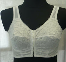 Lade das Bild in den Galerie-Viewer, Entlastungs BH weiss Vorderverschluß Cup:B-D, Größe: 85-105 (95)