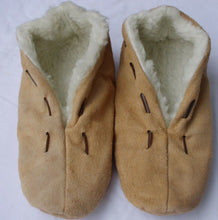 Lade das Bild in den Galerie-Viewer, Moccasin Slippers, Slippers, Schluffis, Leather, Beige Inner Lining Webfell-96
